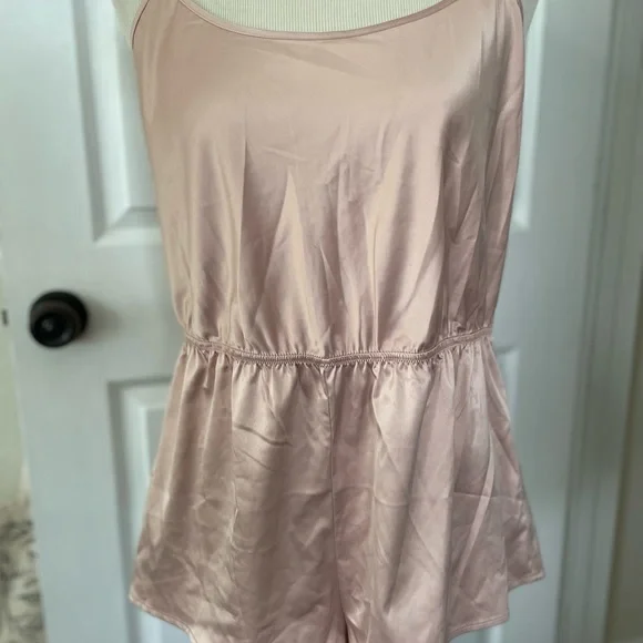 Dusty Rose strappy Shoulder Ruffle Tie Romper, size M, New, no tags, lingerie - Picture 2 of 6